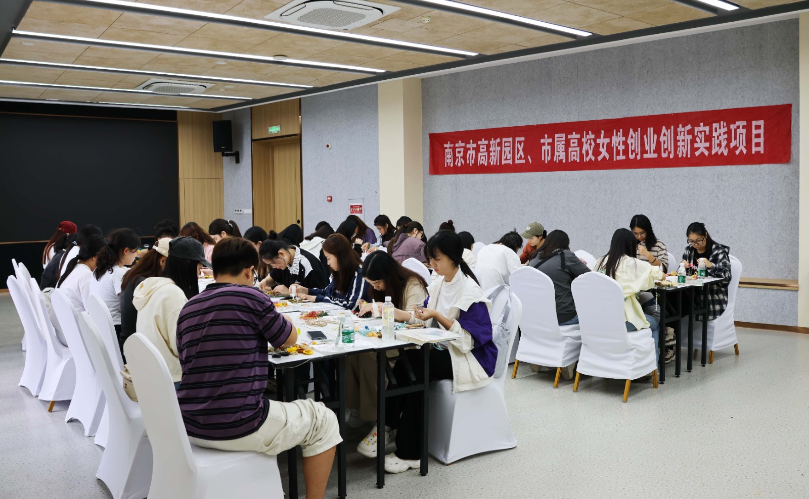 水木芳华公司联合南京高职园妇联开展实践活动  赋能女大学生创业创新